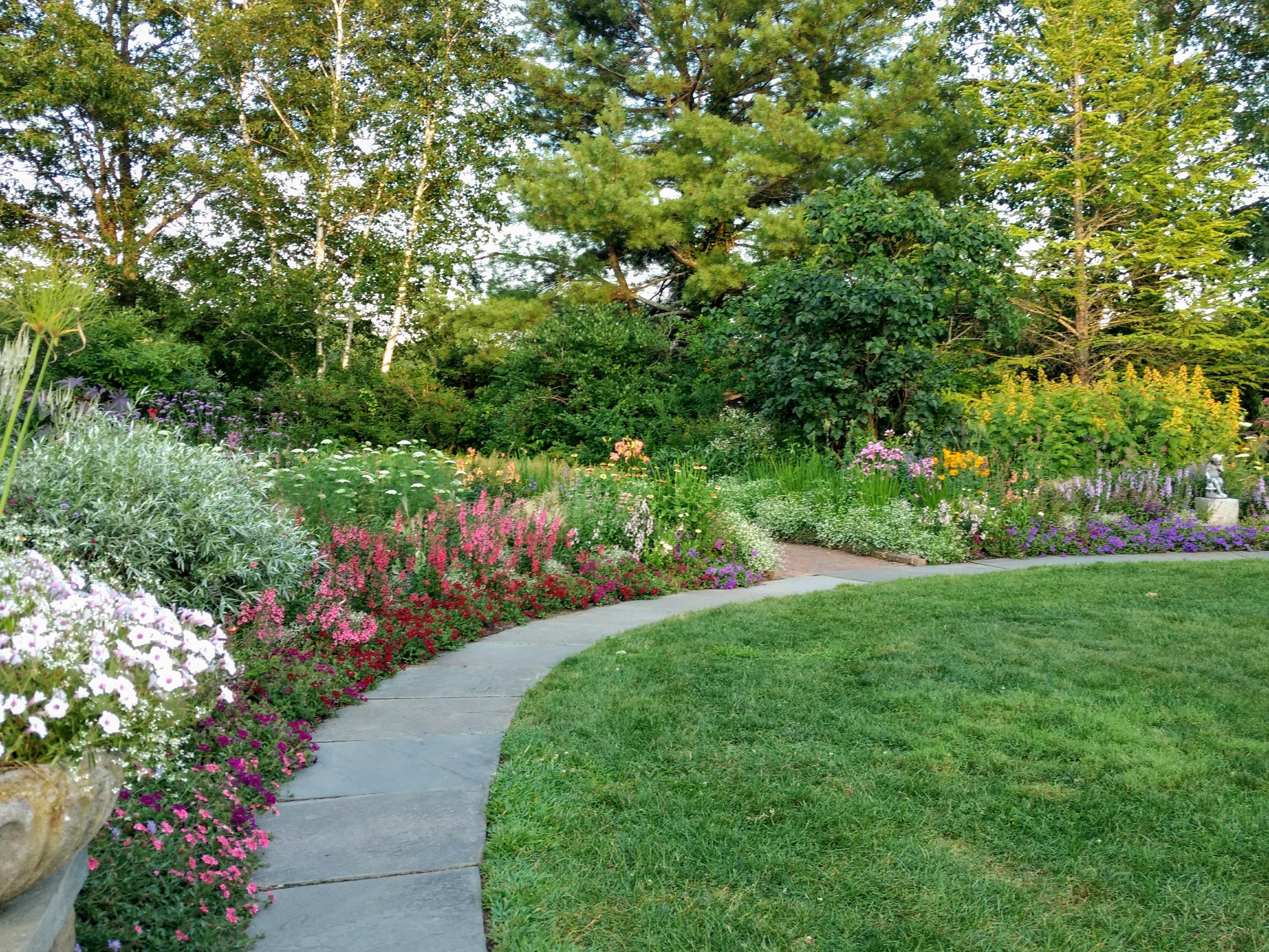 Благоустройство участка частного дома в Жуковском и Московской области